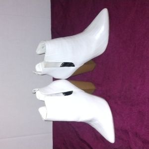 Women White Ankle bootie JustFab Old Town Cut Out Heeled Bootie